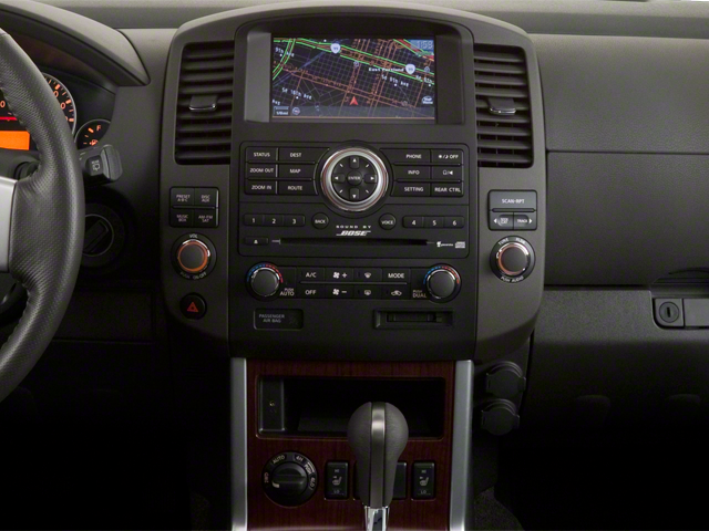 2012 Nissan Pathfinder LE