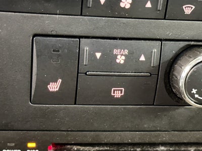 2010 Volkswagen Routan SEL w/Navigation