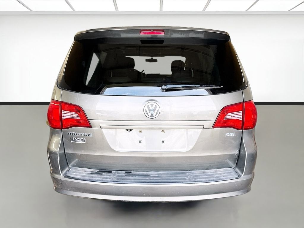 2010 Volkswagen Routan SEL w/Navigation