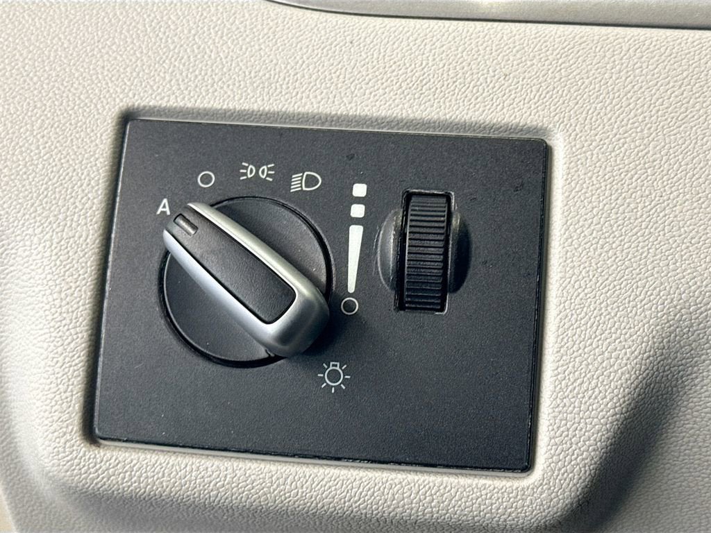 2010 Volkswagen Routan SEL w/Navigation