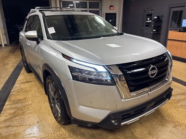 2022 Nissan Pathfinder SL