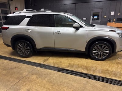 2022 Nissan Pathfinder SL