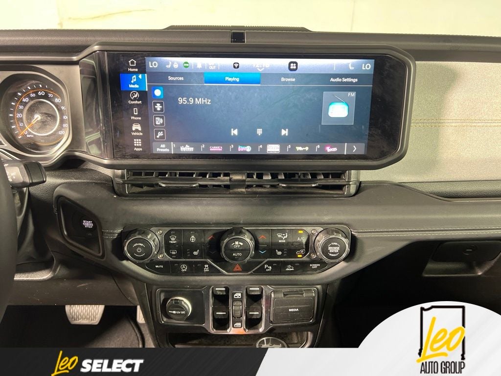 2025 Jeep Wrangler 4-Door Sahara - Photo 24