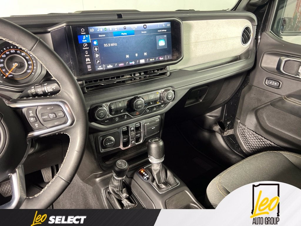 2025 Jeep Wrangler 4-Door Sahara - Photo 30