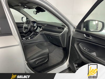 2023 Jeep Grand Cherokee Laredo 4x2