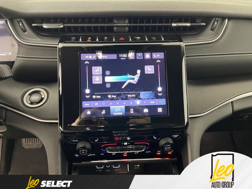 2023 Jeep Grand Cherokee Laredo 4x2