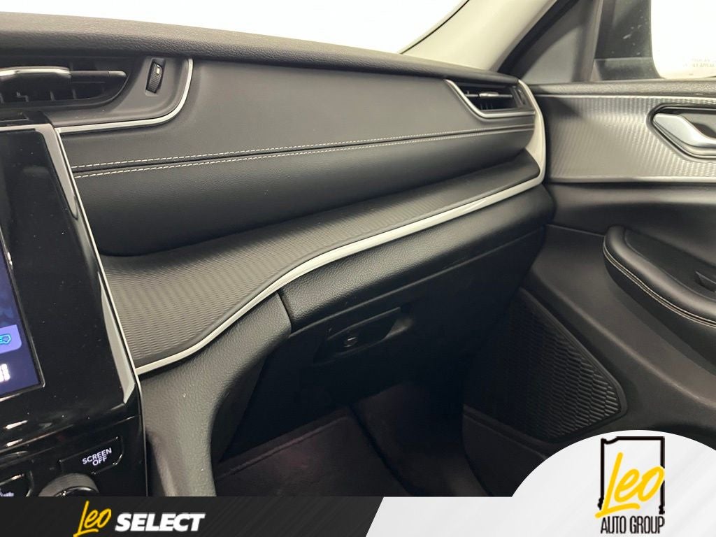 2023 Jeep Grand Cherokee Laredo 4x2