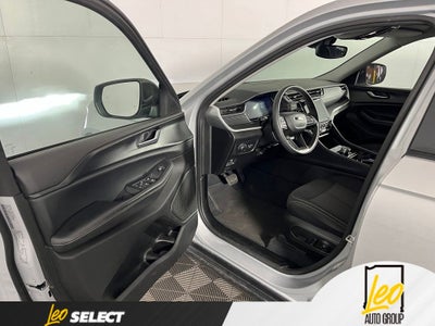 2023 Jeep Grand Cherokee Laredo 4x2