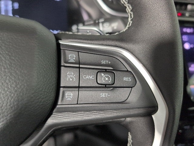 2025 Jeep Grand Cherokee GRAND CHEROKEE LAREDO X 4X4