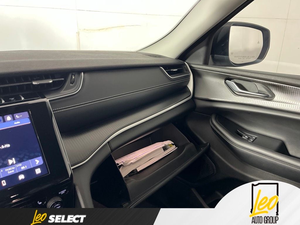 2023 Jeep Grand Cherokee L Laredo 4x2