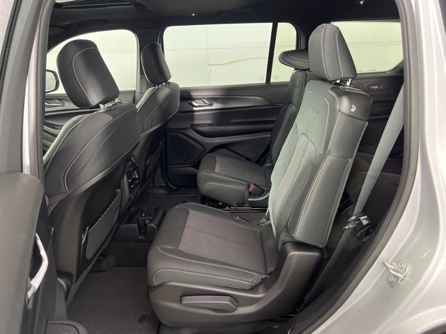 2025 Jeep Grand Cherokee GRAND CHEROKEE L LAREDO X 4X4