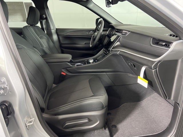 2025 Jeep Grand Cherokee GRAND CHEROKEE L LAREDO X 4X4