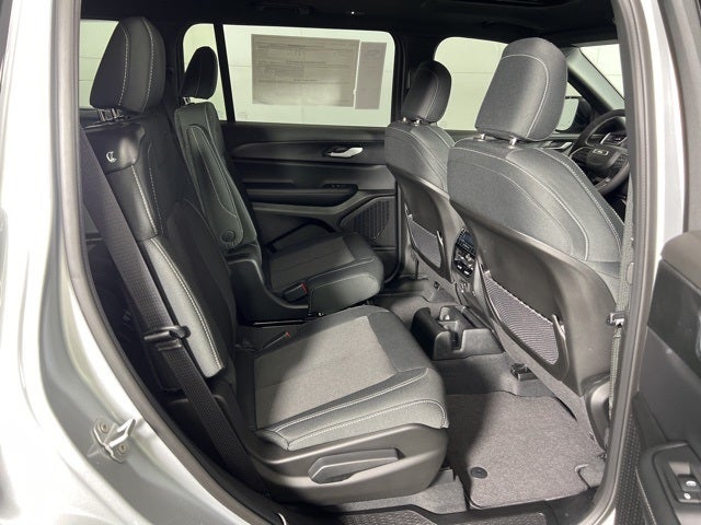 2025 Jeep Grand Cherokee GRAND CHEROKEE L LAREDO X 4X4