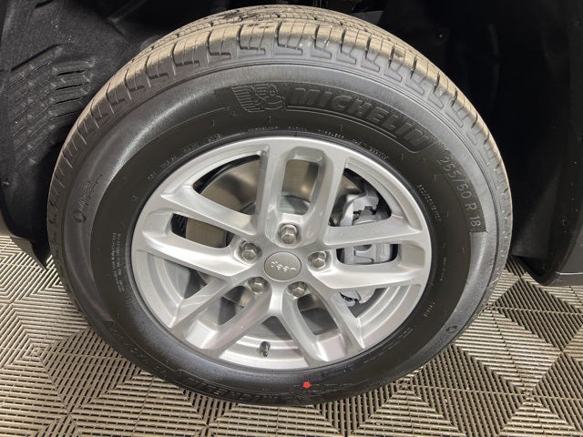 2025 Jeep Grand Cherokee GRAND CHEROKEE L LAREDO X 4X4