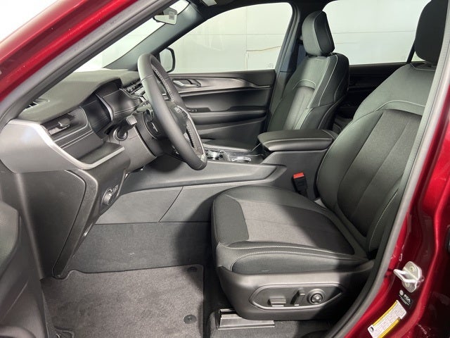 2025 Jeep Grand Cherokee GRAND CHEROKEE L LAREDO X 4X4