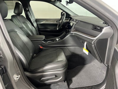 2027 Jeep Grand Cherokee Laredo Altitude