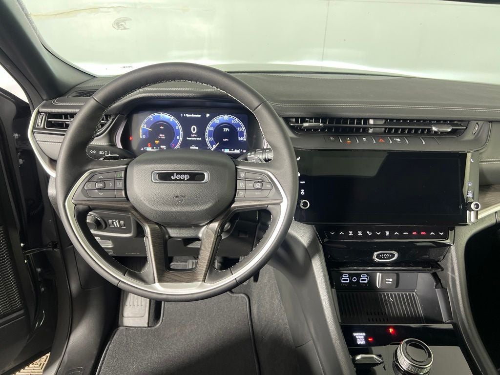 2027 Jeep Grand Cherokee Laredo Altitude
