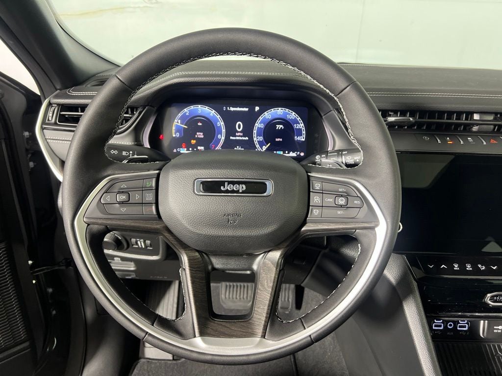 2027 Jeep Grand Cherokee Laredo Altitude