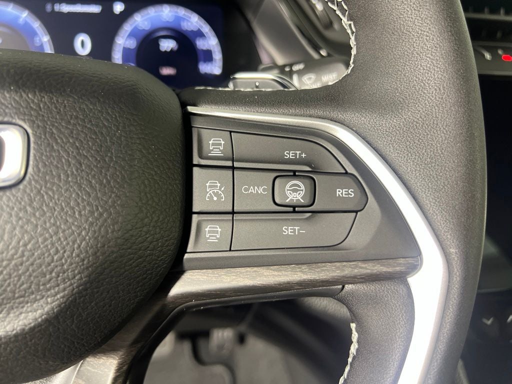 2027 Jeep Grand Cherokee Laredo Altitude