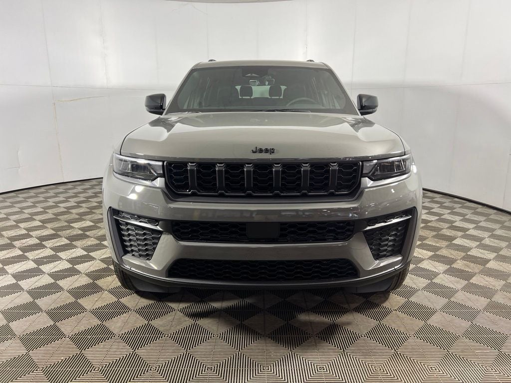 2027 Jeep Grand Cherokee Laredo Altitude