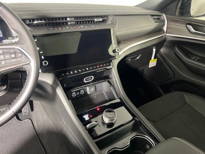 2027 Jeep Grand Cherokee Laredo Altitude
