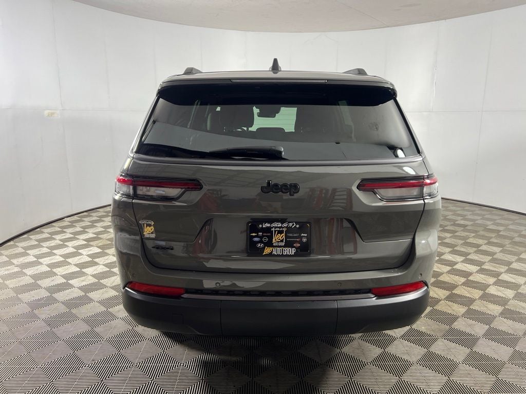2027 Jeep Grand Cherokee Laredo Altitude