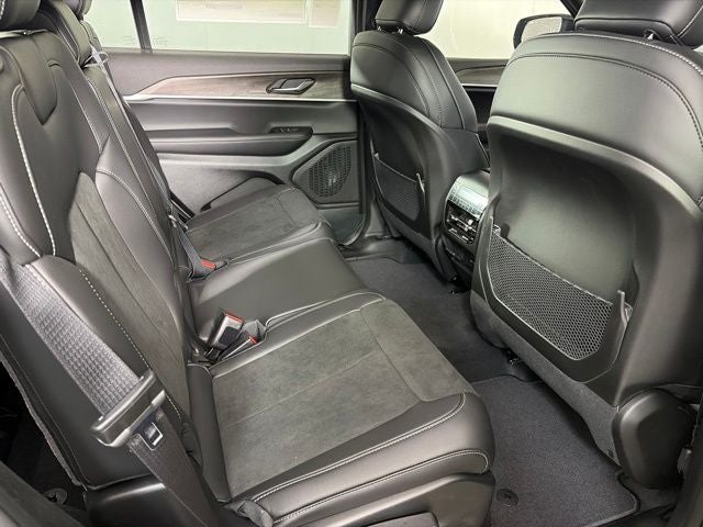 2026 Jeep Grand Cherokee GRAND CHEROKEE L LAREDO ALTITUDE 4X4