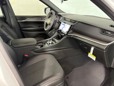 2027 Jeep Grand Cherokee Laredo Altitude