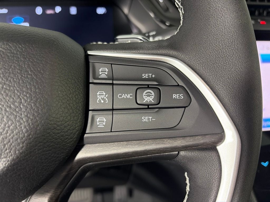2027 Jeep Grand Cherokee Laredo Altitude