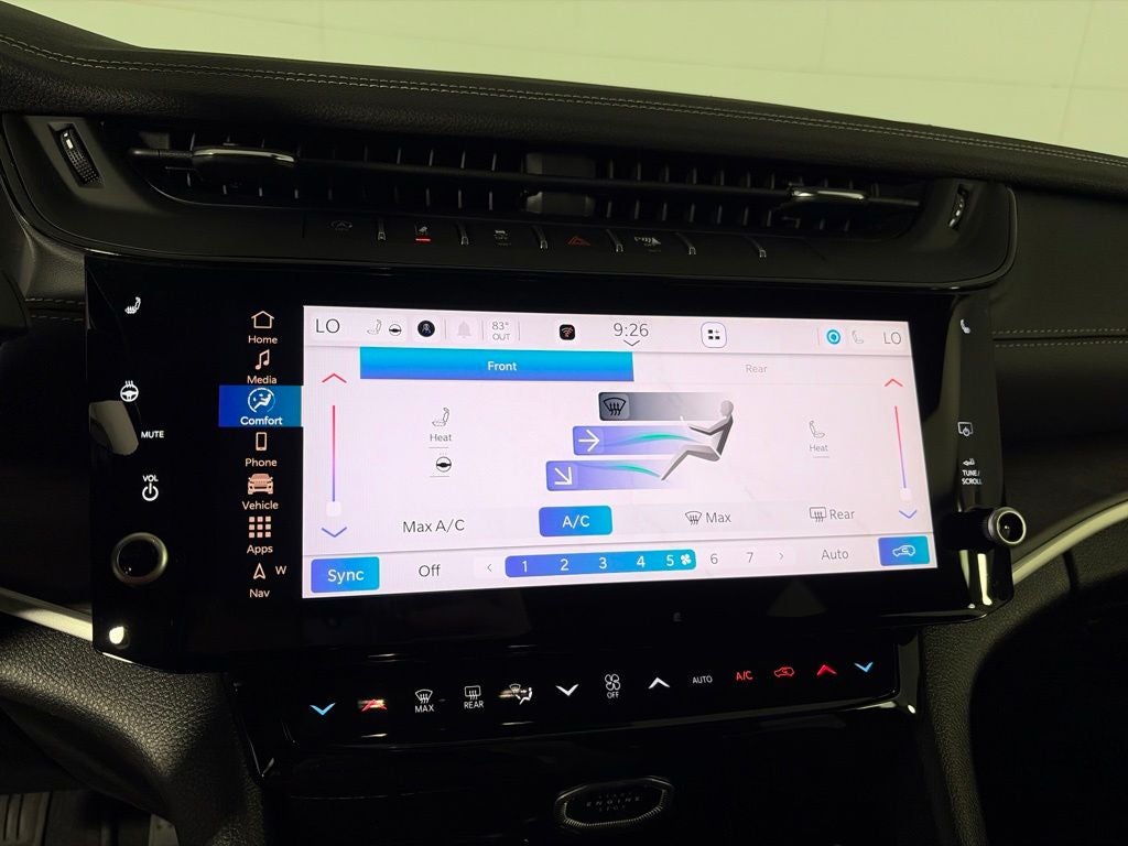 2027 Jeep Grand Cherokee Laredo Altitude