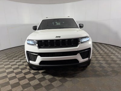2027 Jeep Grand Cherokee Laredo Altitude