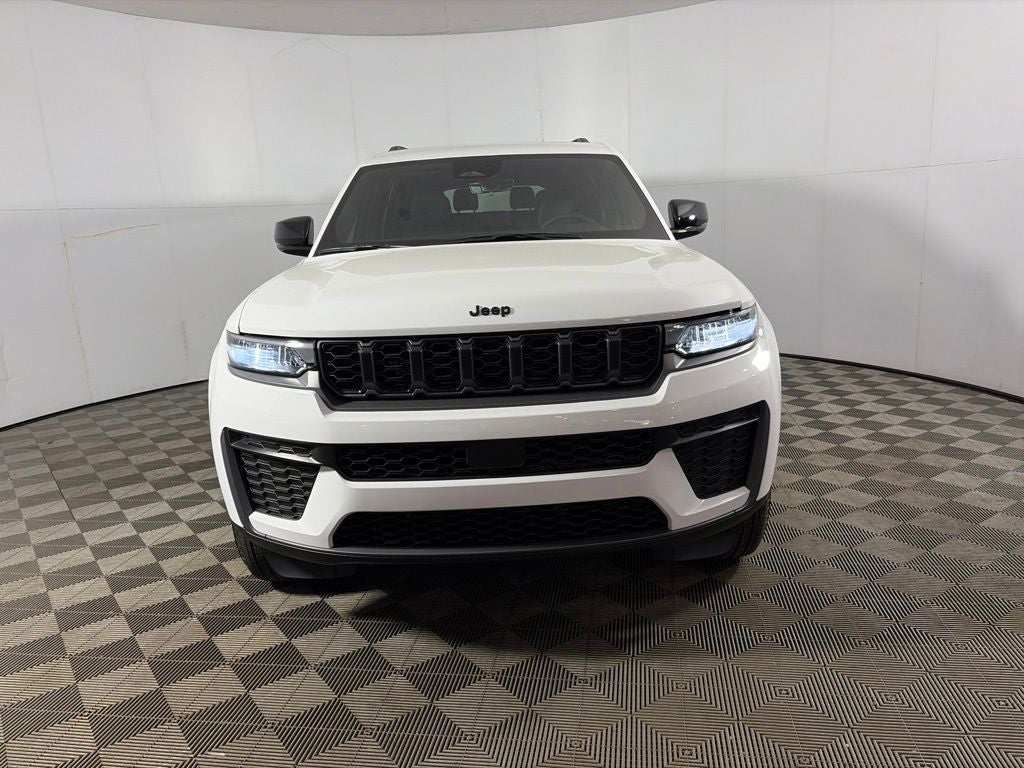2027 Jeep Grand Cherokee Laredo Altitude