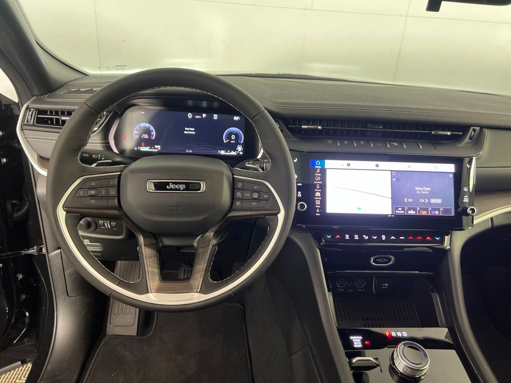 2027 Jeep Grand Cherokee Laredo Altitude