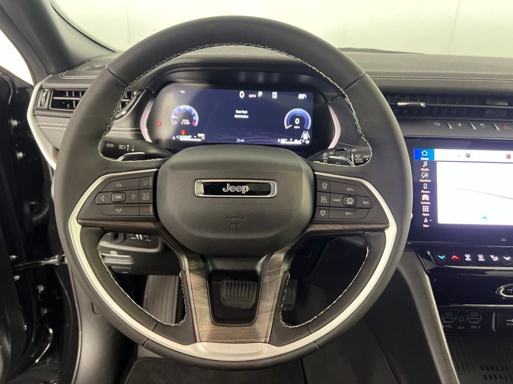 2027 Jeep Grand Cherokee Laredo Altitude