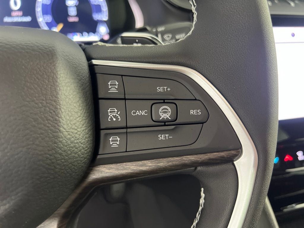 2027 Jeep Grand Cherokee Laredo Altitude