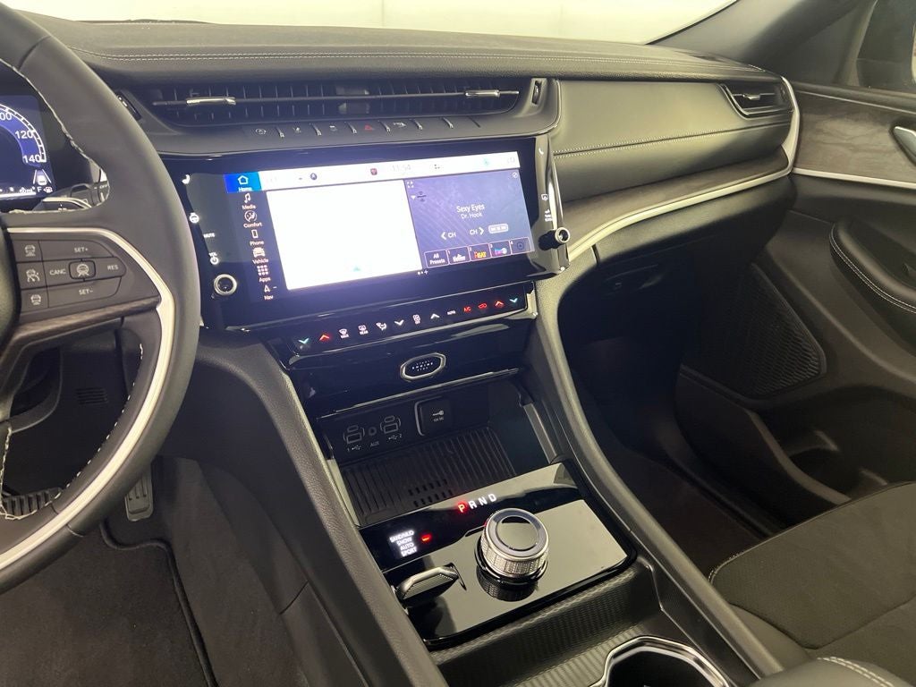 2027 Jeep Grand Cherokee Laredo Altitude
