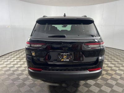 2027 Jeep Grand Cherokee Laredo Altitude