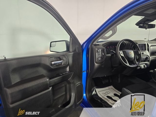 2023 Chevrolet Silverado 1500 4WD Crew Cab Standard Bed Custom