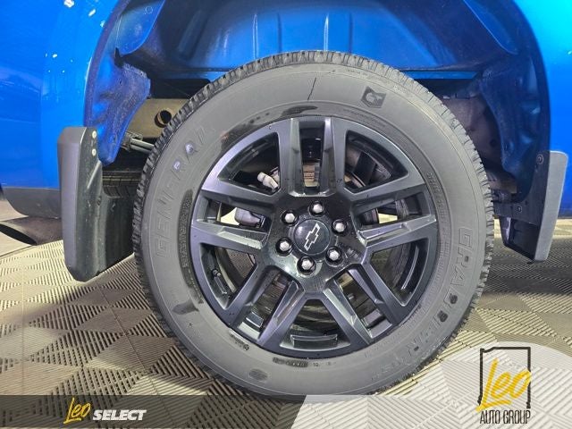 2023 Chevrolet Silverado 1500 4WD Crew Cab Standard Bed Custom