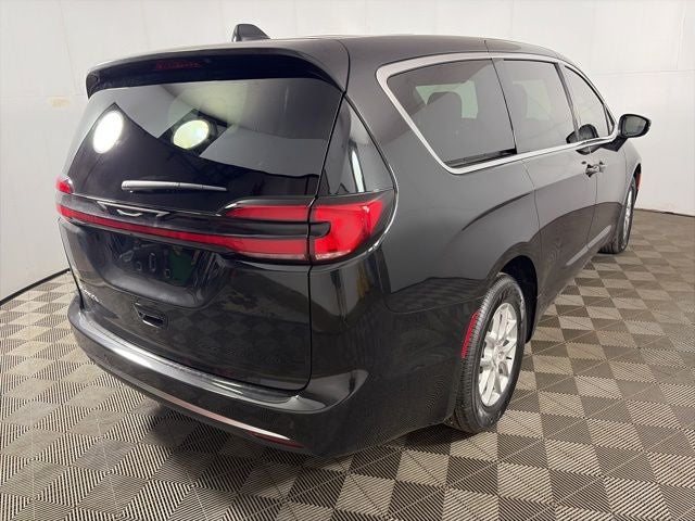 2027 Chrysler Pacifica PACIFICA SELECT