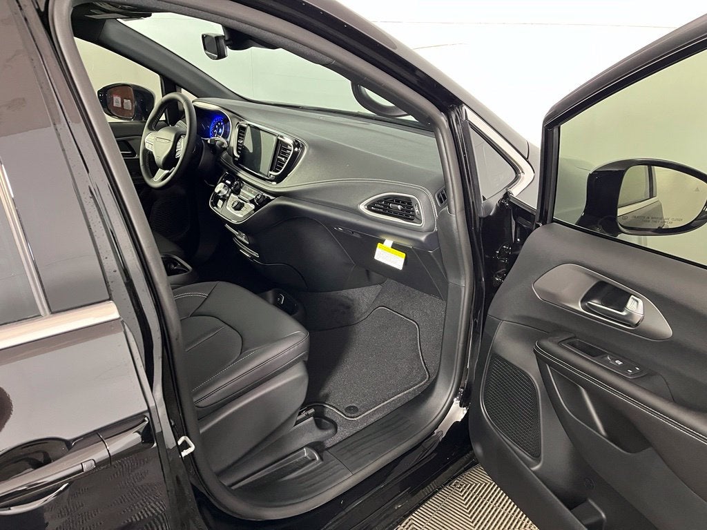 2027 Chrysler Pacifica PACIFICA SELECT