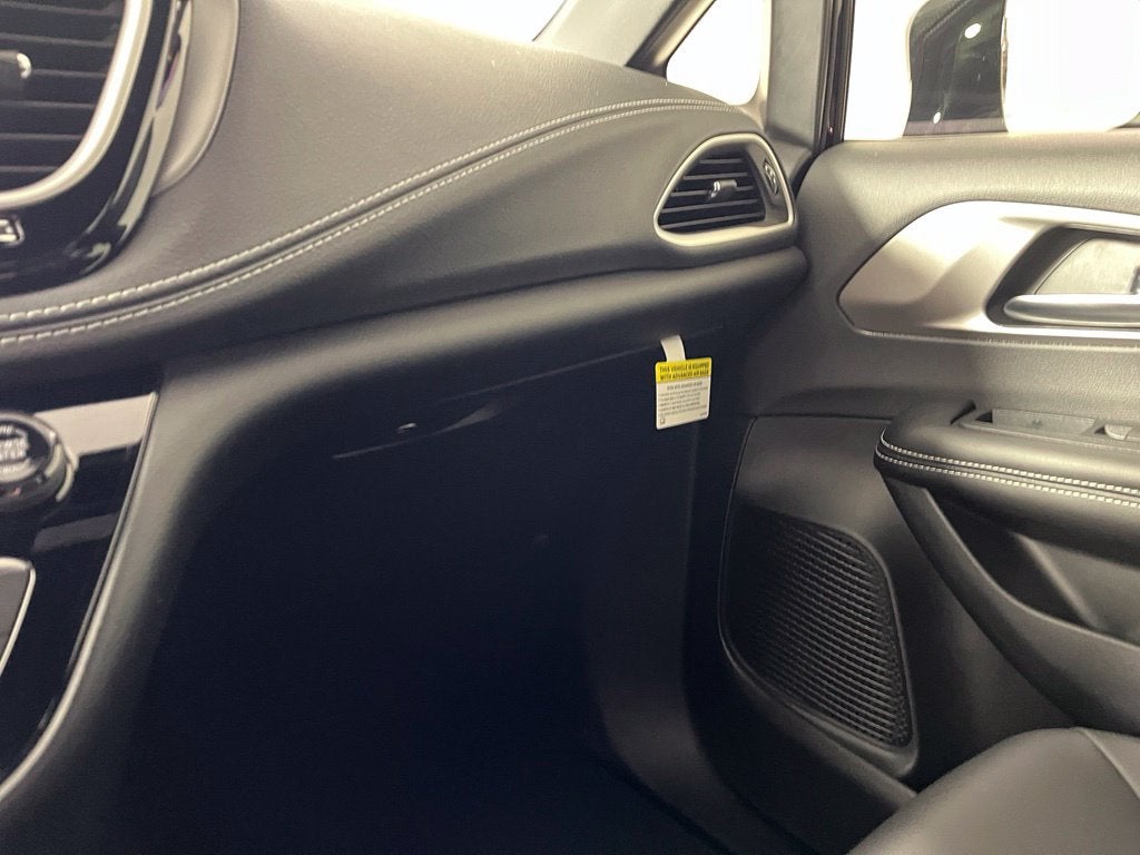 2027 Chrysler Pacifica PACIFICA SELECT