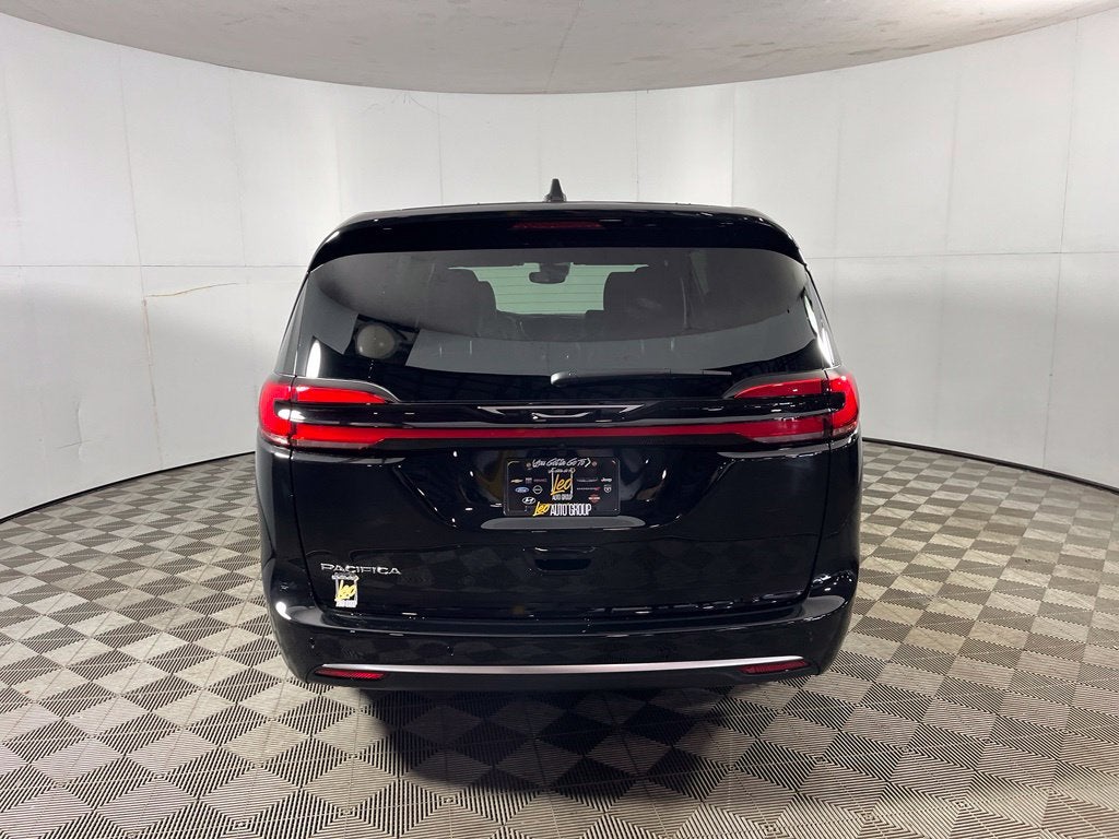 2027 Chrysler Pacifica PACIFICA SELECT