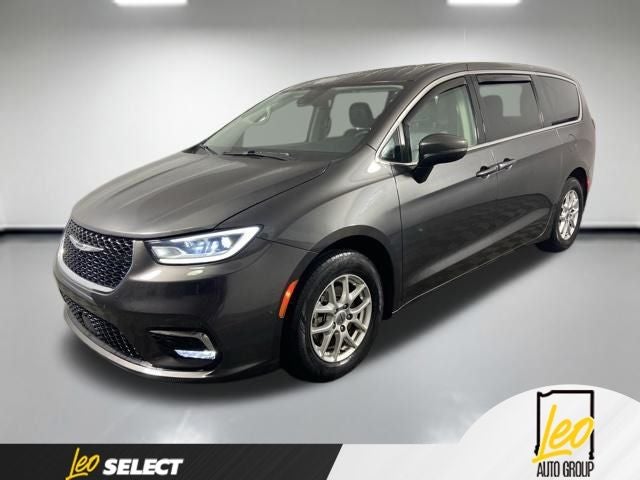 2023 Chrysler Pacifica Touring L's photo