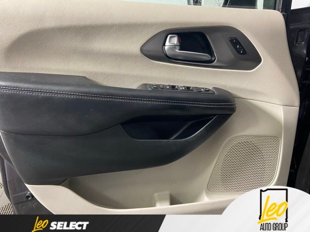 2023 Chrysler Pacifica Touring L - Photo 22