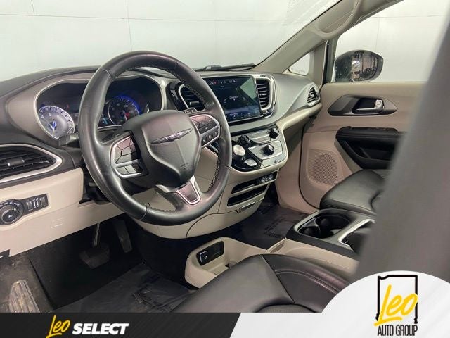 2023 Chrysler Pacifica Touring L - Photo 8
