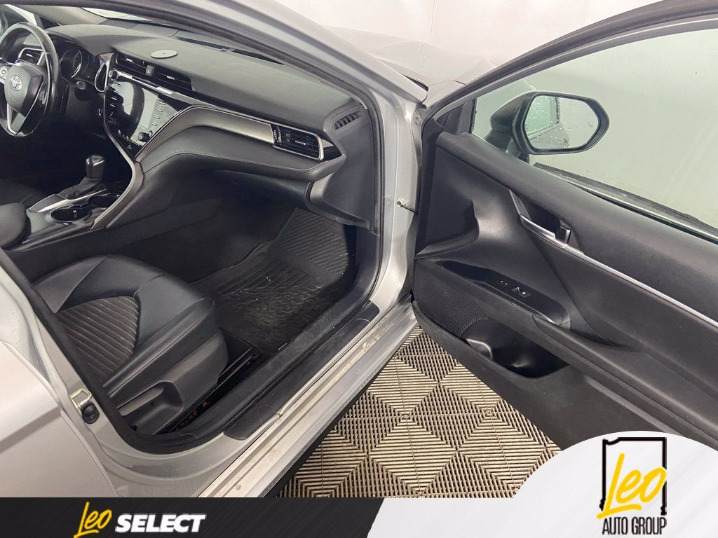 2020 Toyota Camry SE - Photo 17
