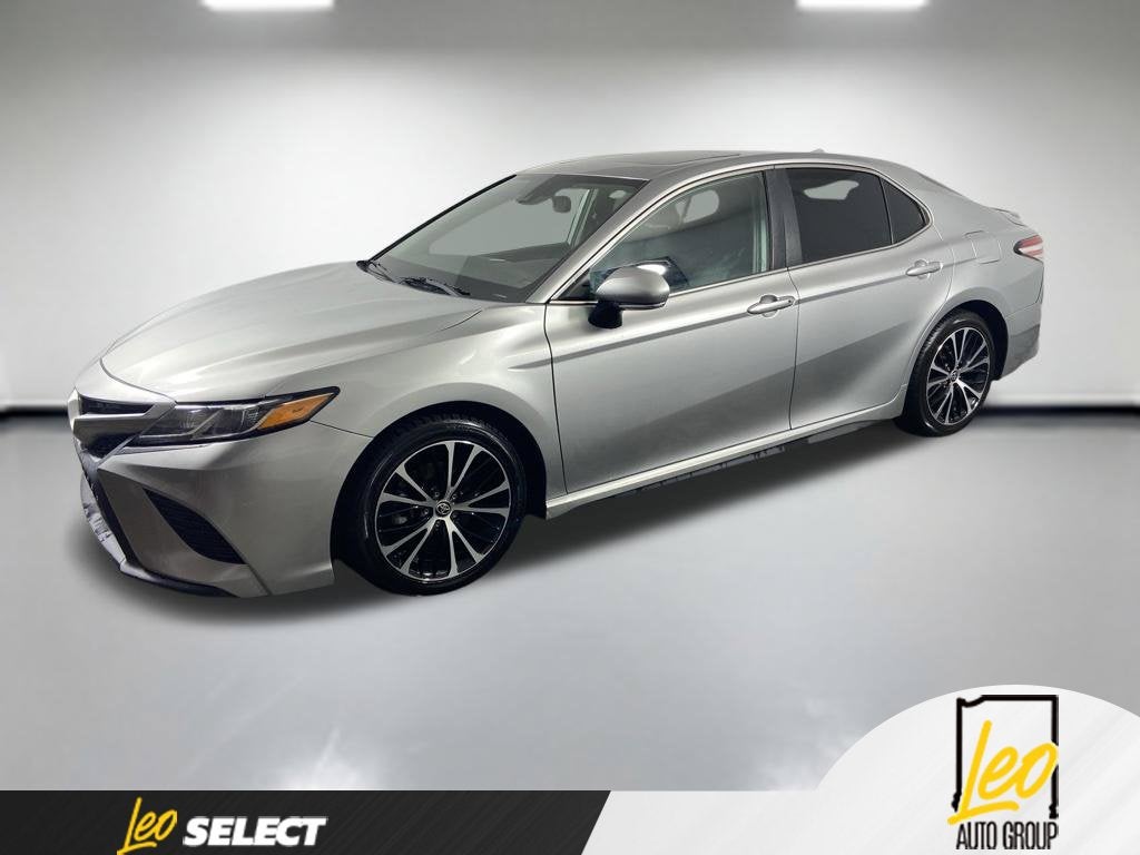 2020 Toyota Camry SE - Photo 2