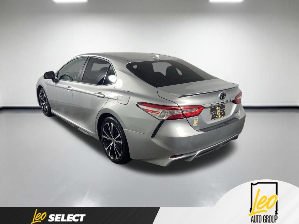 2020 Toyota Camry SE - Photo 4