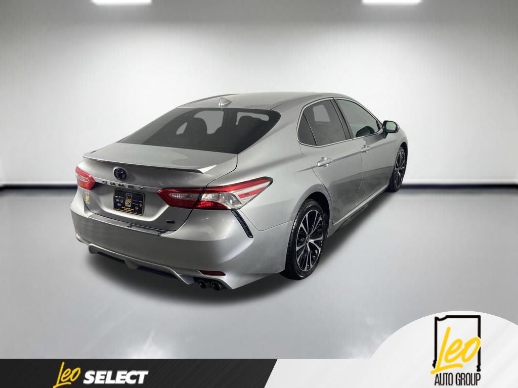 2020 Toyota Camry SE - Photo 6